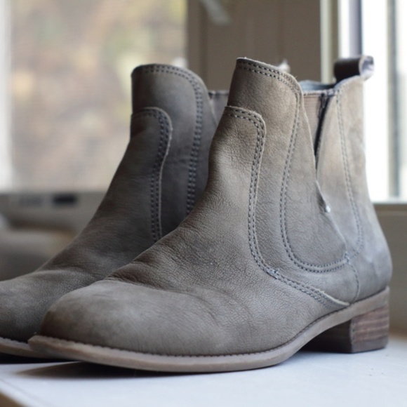 👢 Nine West Gray Boots - Picture 2 of 4